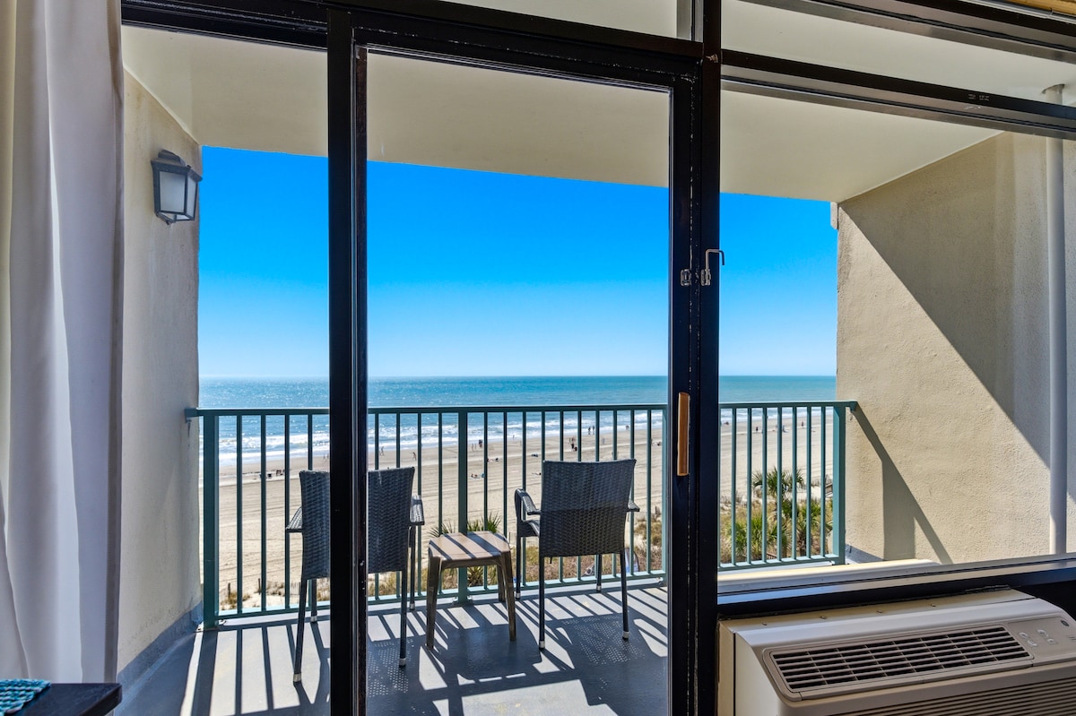 Starfish Reef | King Bed | Ocean Front Studio photo 3