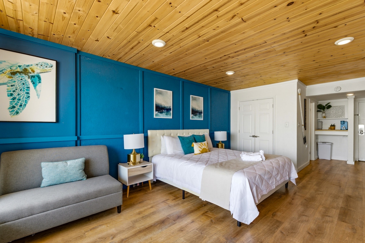 Starfish Reef | King Bed | Ocean Front Studio photo 5