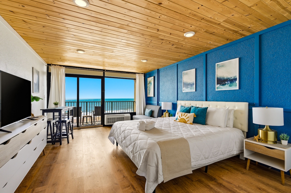 Starfish Reef | King Bed | Ocean Front Studio — vacation rental