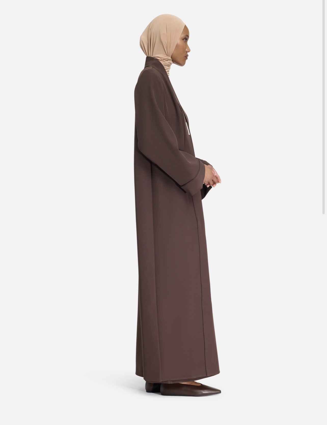 Abaya Classique — Chocolat, model front