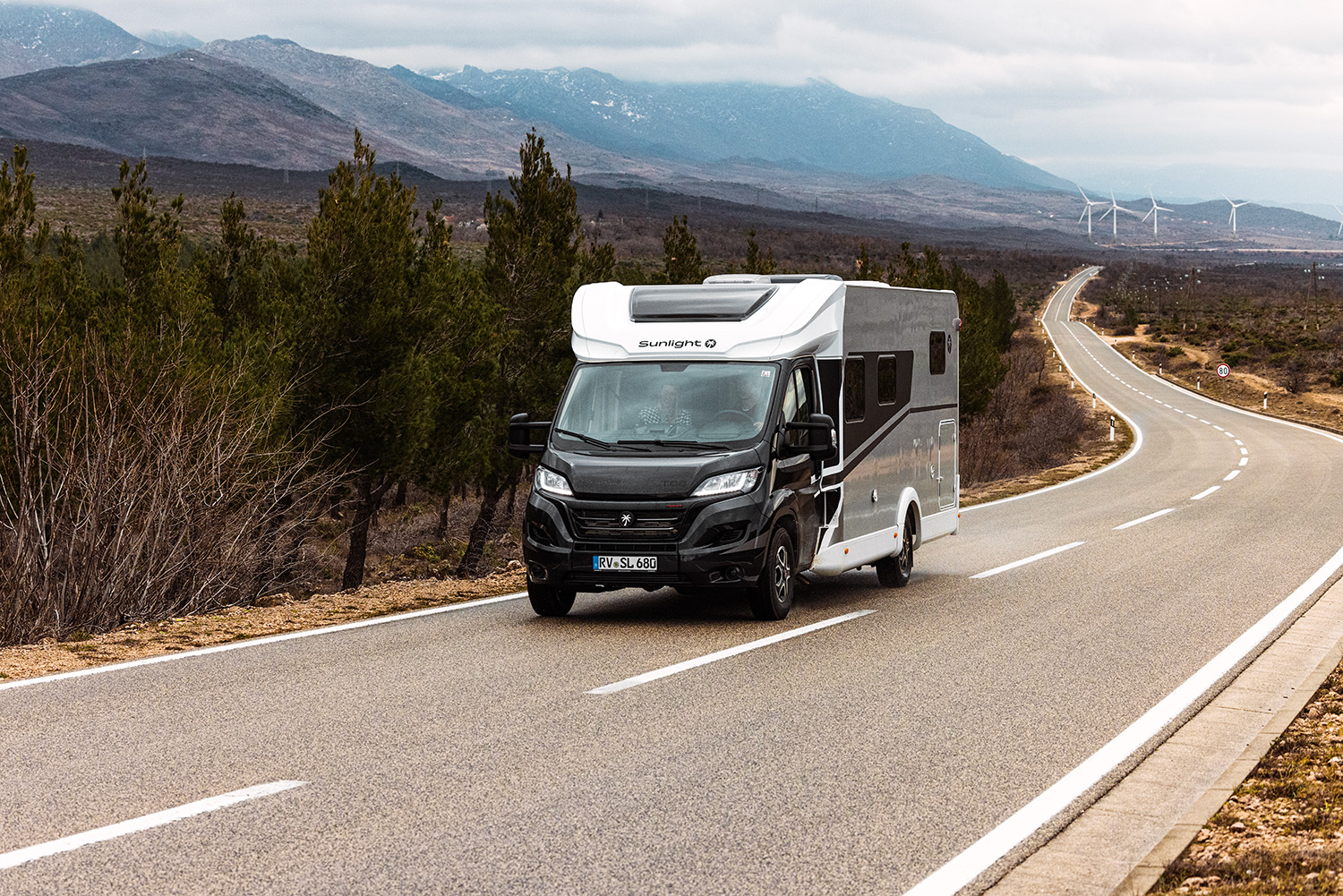 Semi-Integrated 4-Berth campervan