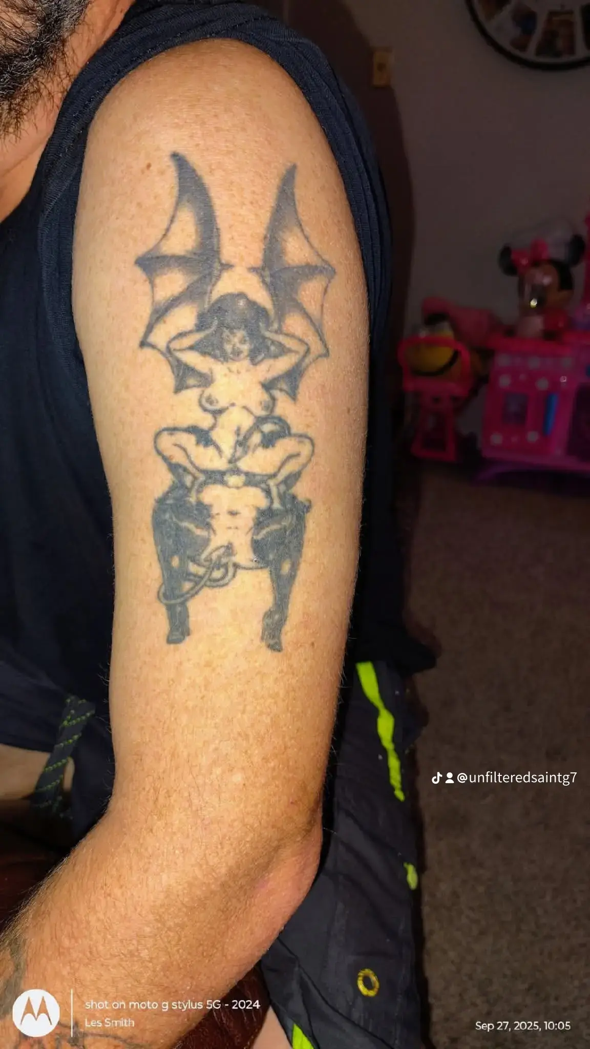 Les Smith arm tattoo