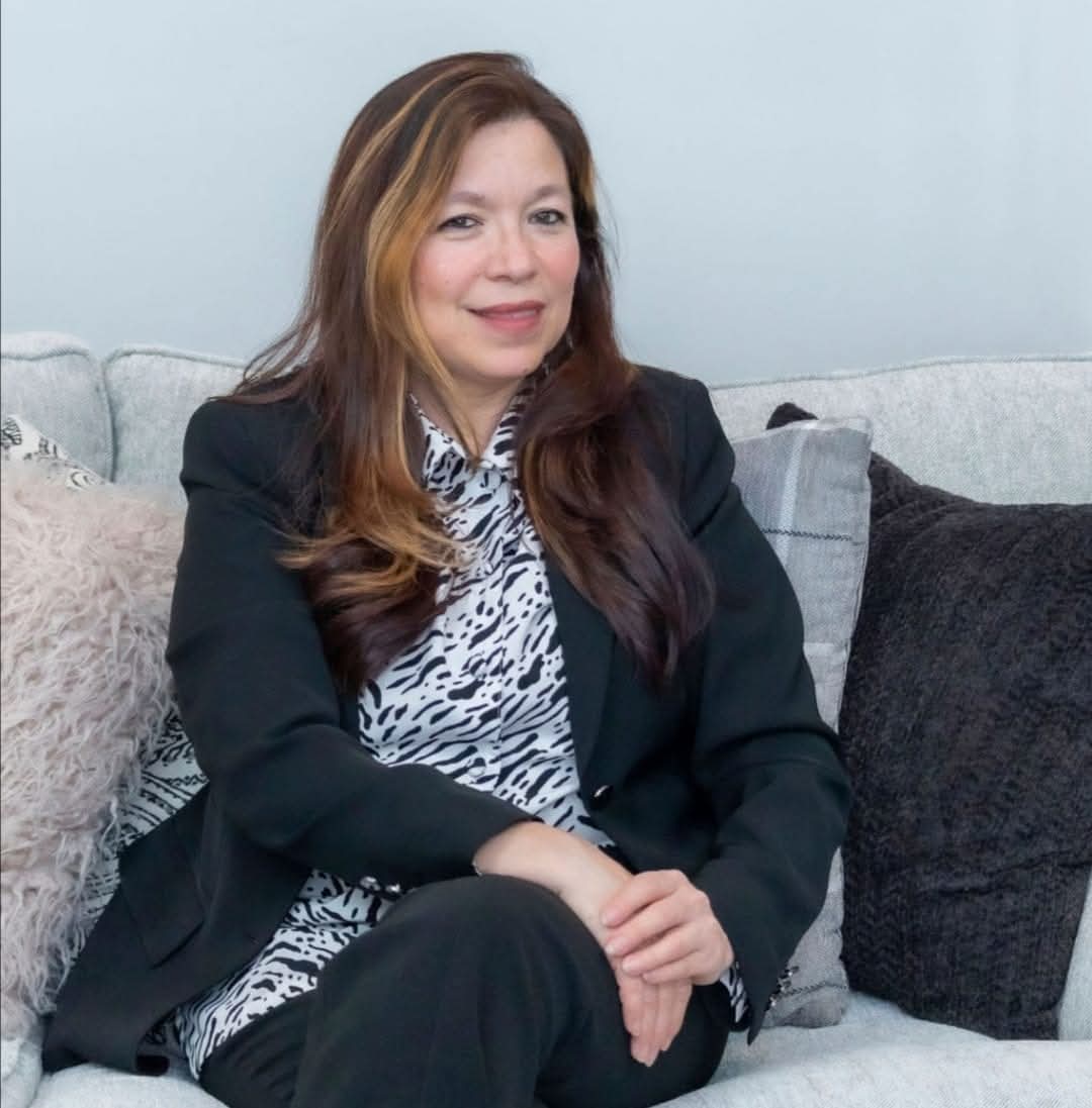 Eve Gomez — Professional