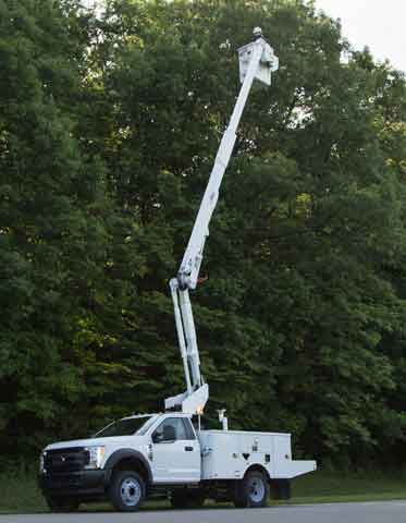 Altec AM900 Heavy Utility Bucket Truck view 5
