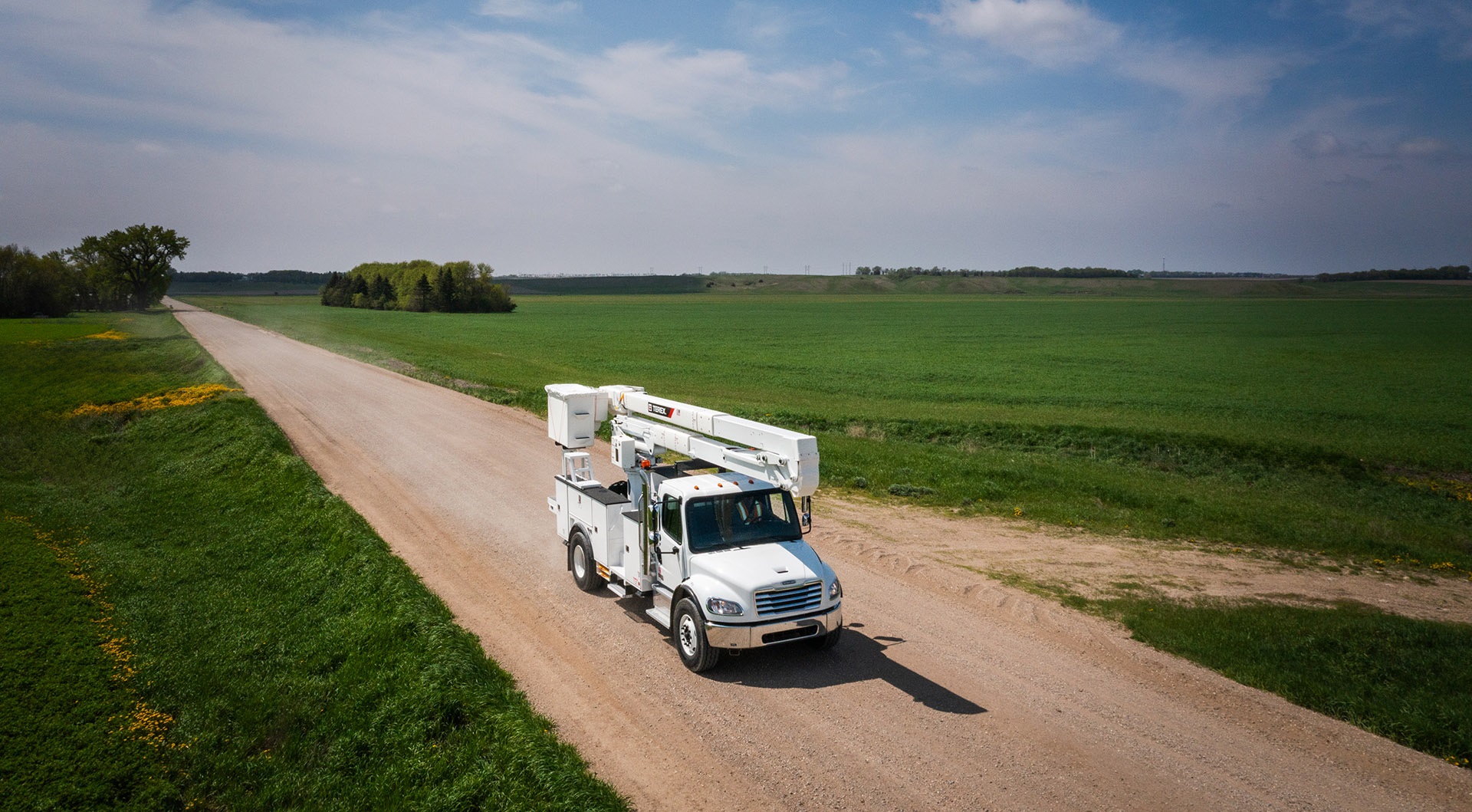 Terex Hi-Ranger XT55 Insulated Bucket Truck view 2