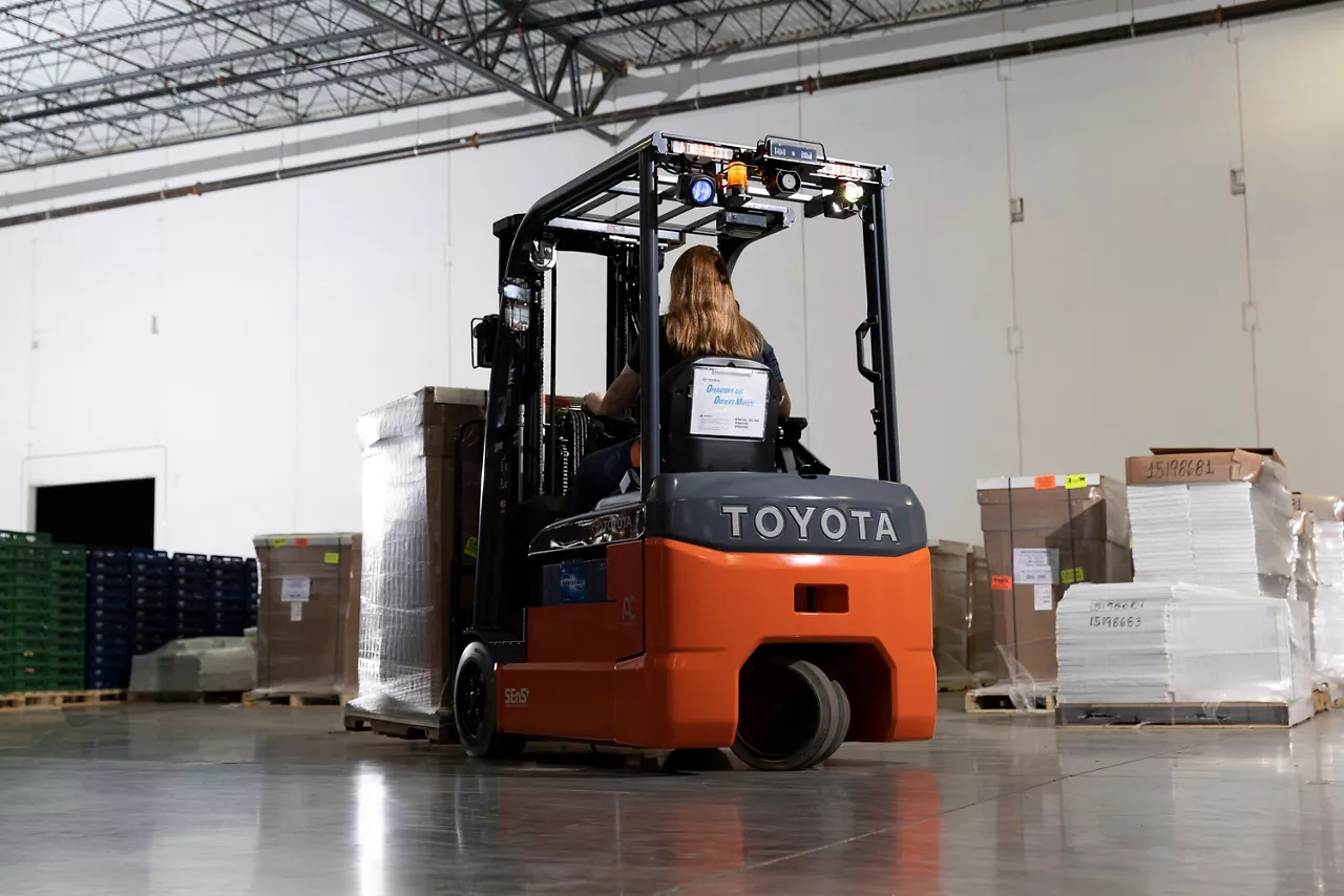 IronMover 6600E Electric Pallet Jack view 5