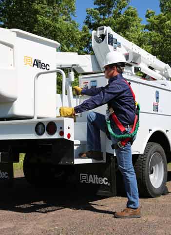 Altec AT37G Articulating Aerial Bucket Truck view 3
