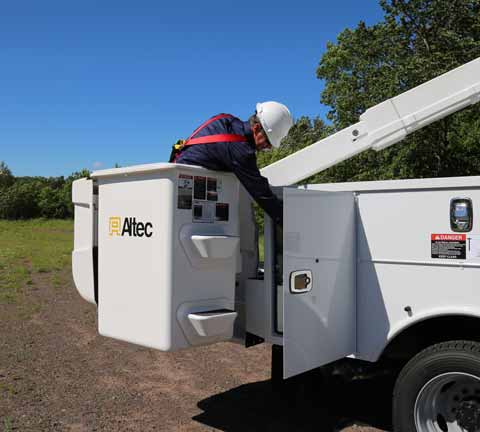 Altec AT37G Articulating Aerial Bucket Truck view 4
