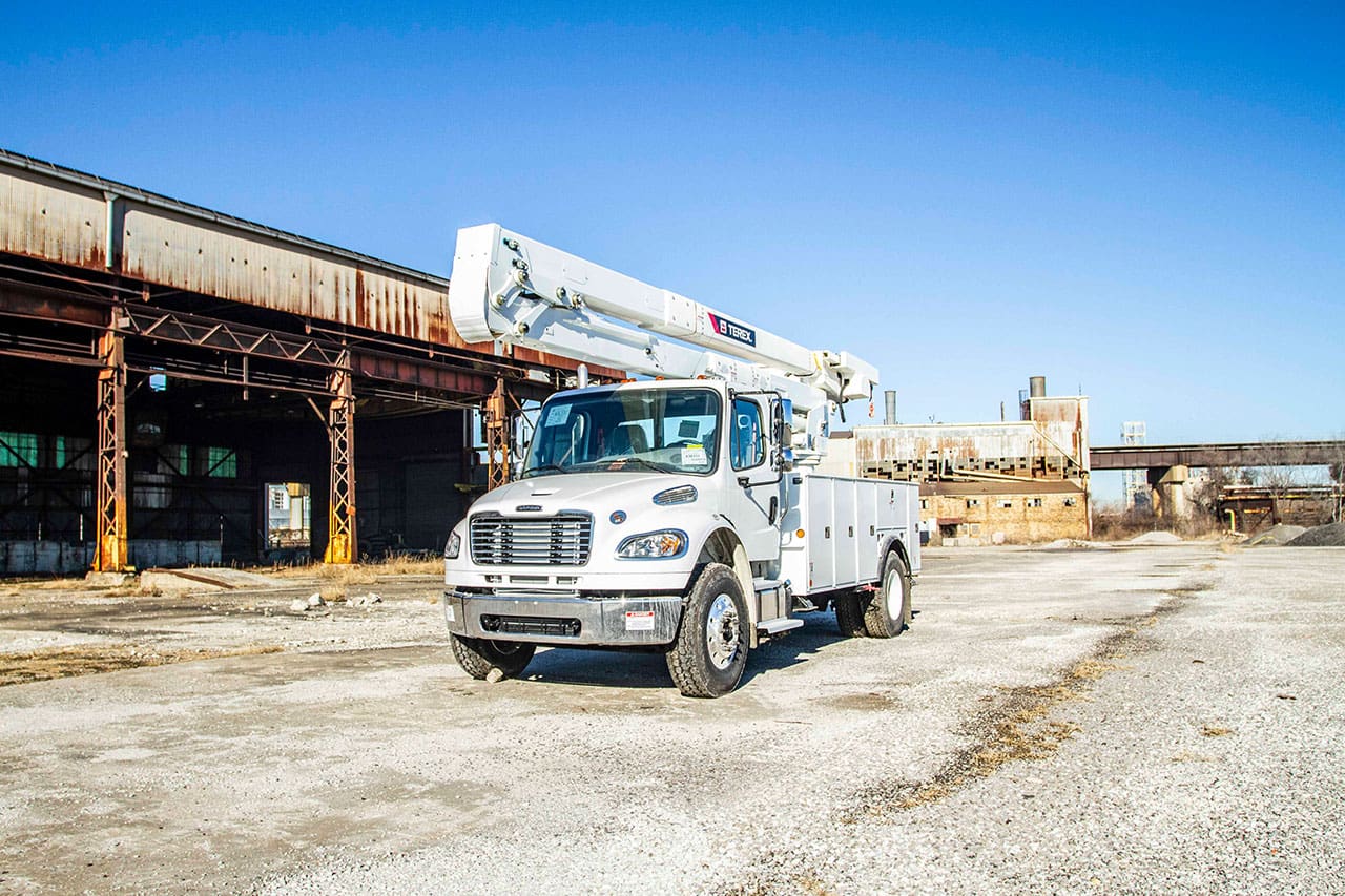 Terex Hi-Ranger XT55 Insulated Bucket Truck - vehicle lift for sale at AlwaysBestLifts