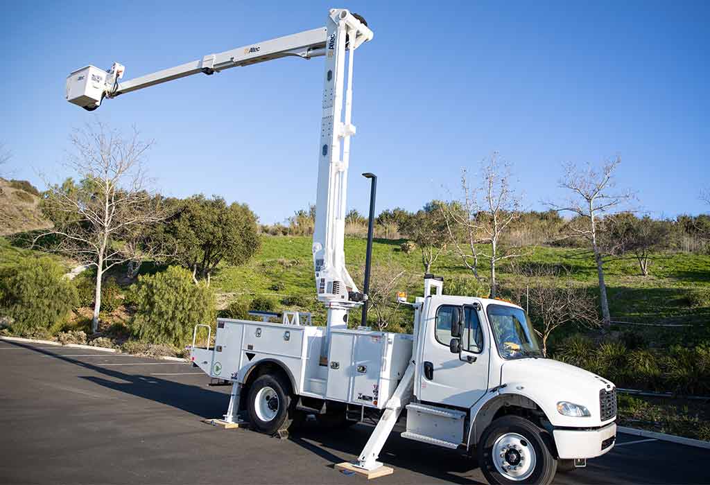 TowerReach 55 Insulated Aerial Bucket Truck view 5