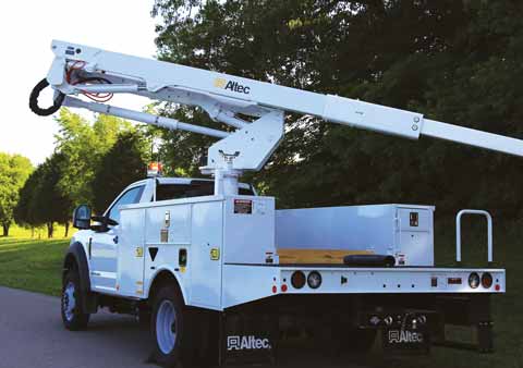 Altec AM900 Heavy Utility Bucket Truck view 4