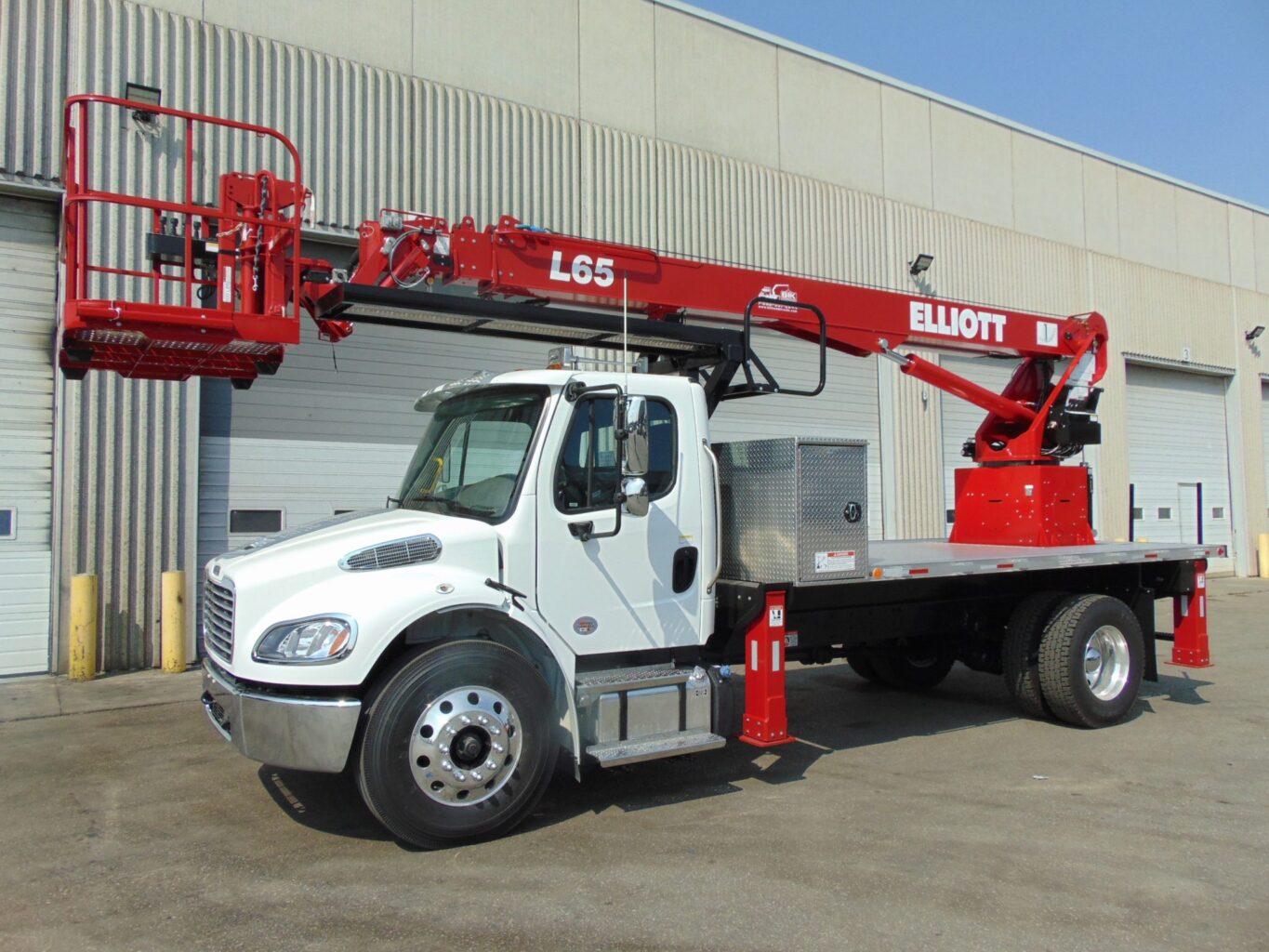 Elliott L60 Aerial Boom Truck - vehicle lift for sale at AlwaysBestLifts