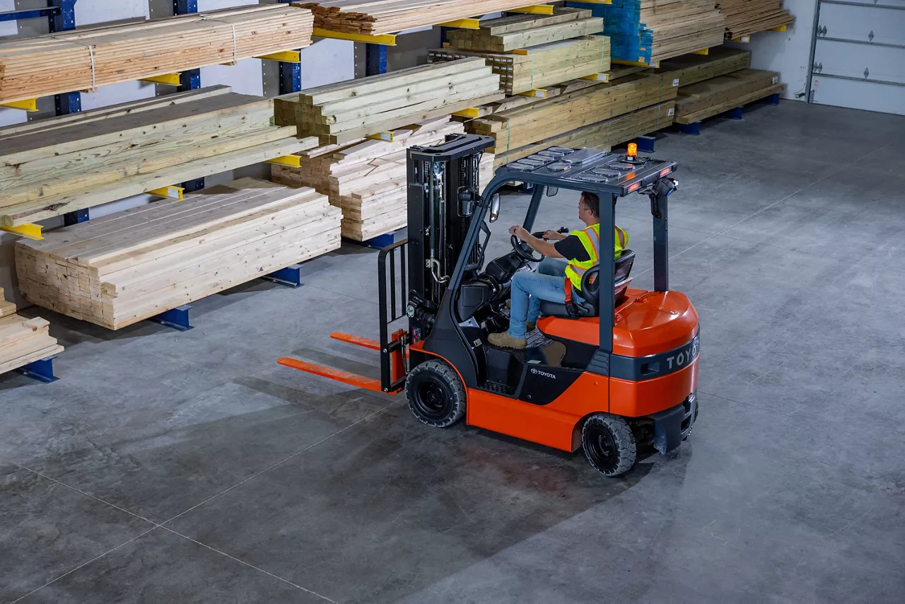 IronForce 8000 Rough Terrain LP Gas Forklift view 3