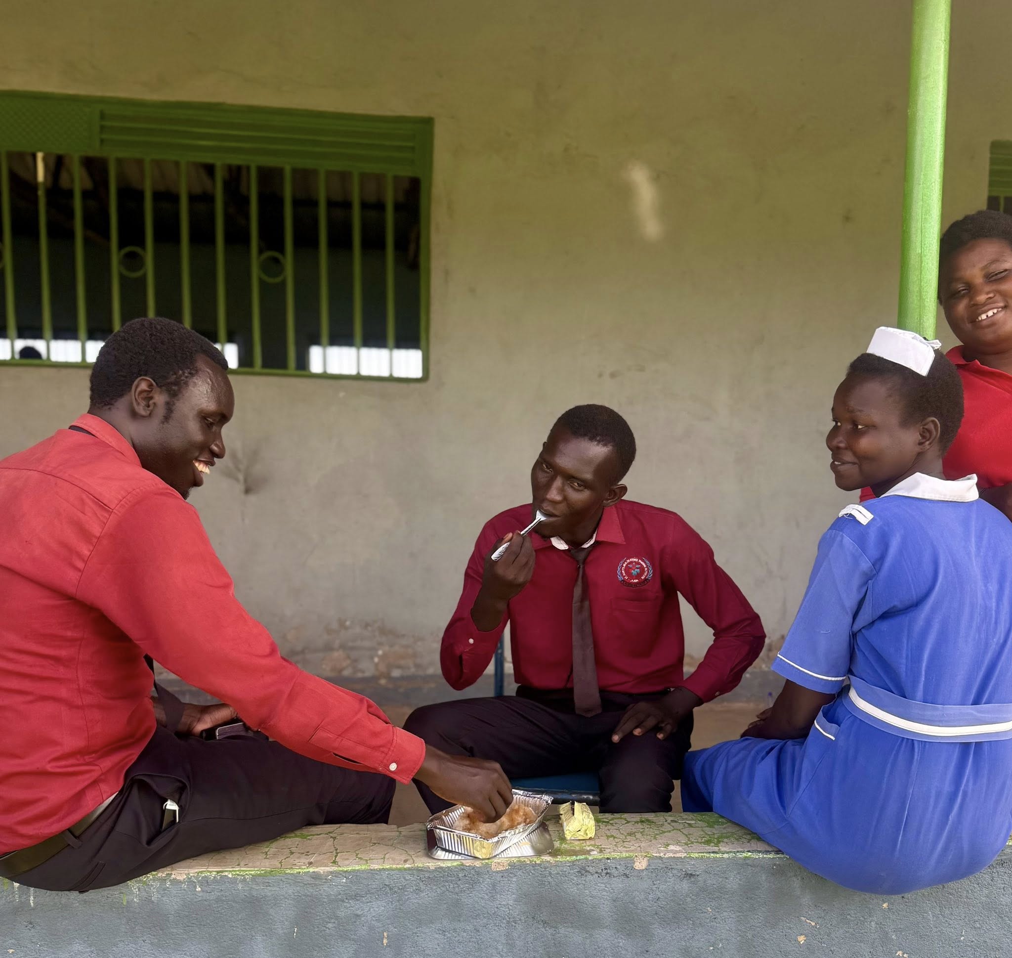 Students sharing lunch on campus