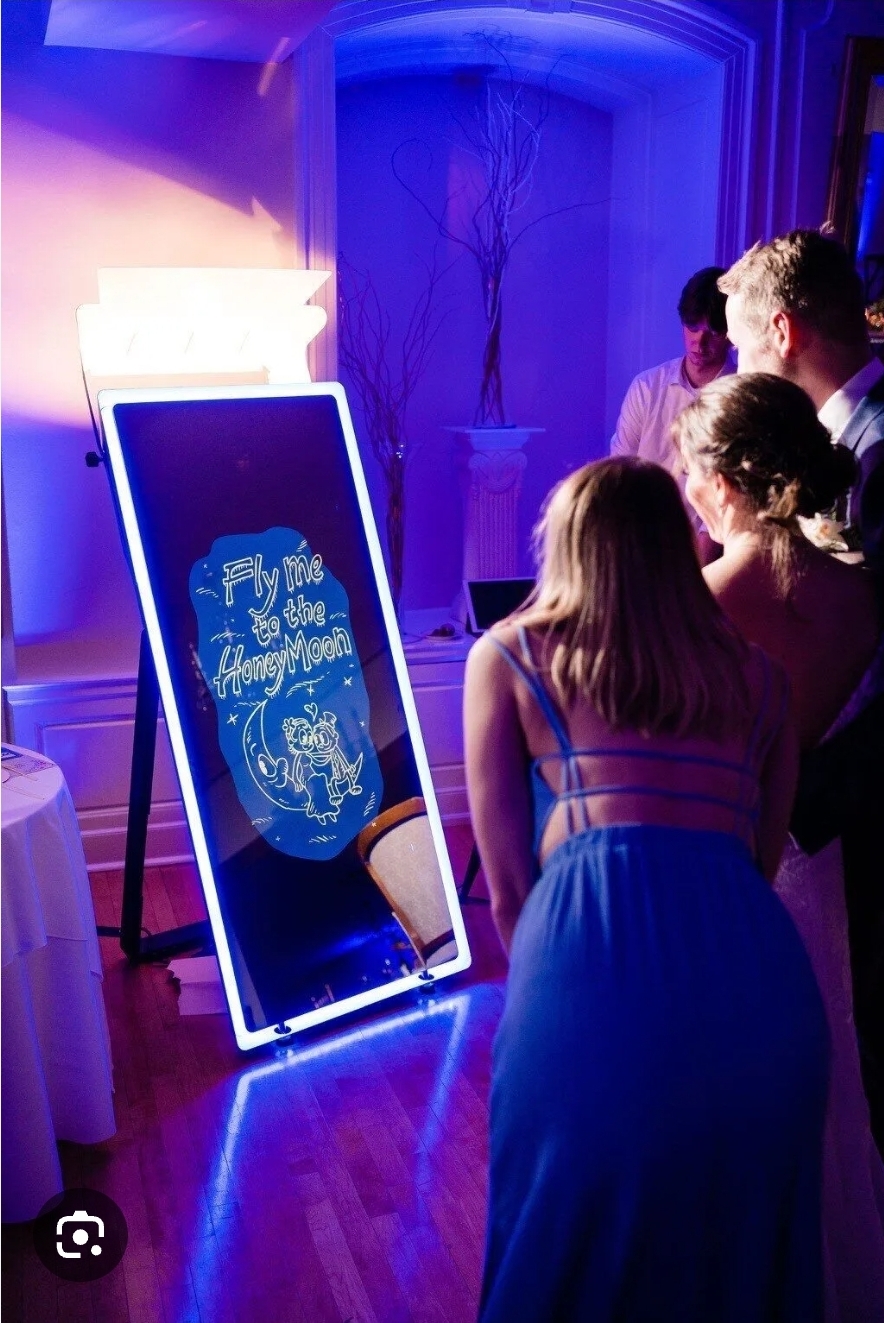 Mirror booth at wedding event