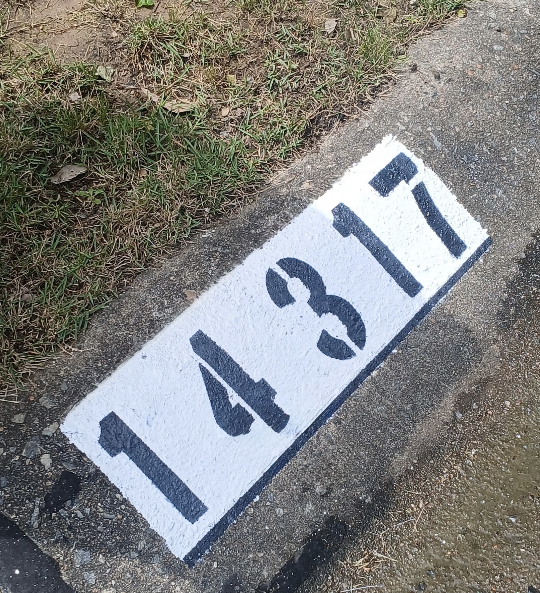 Underlined curb number