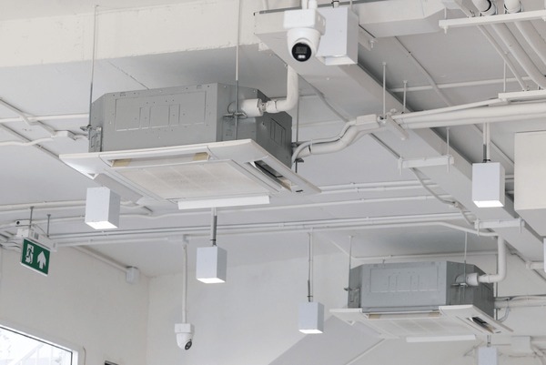 Commercial ceiling-mounted HVAC cassette and ductwork