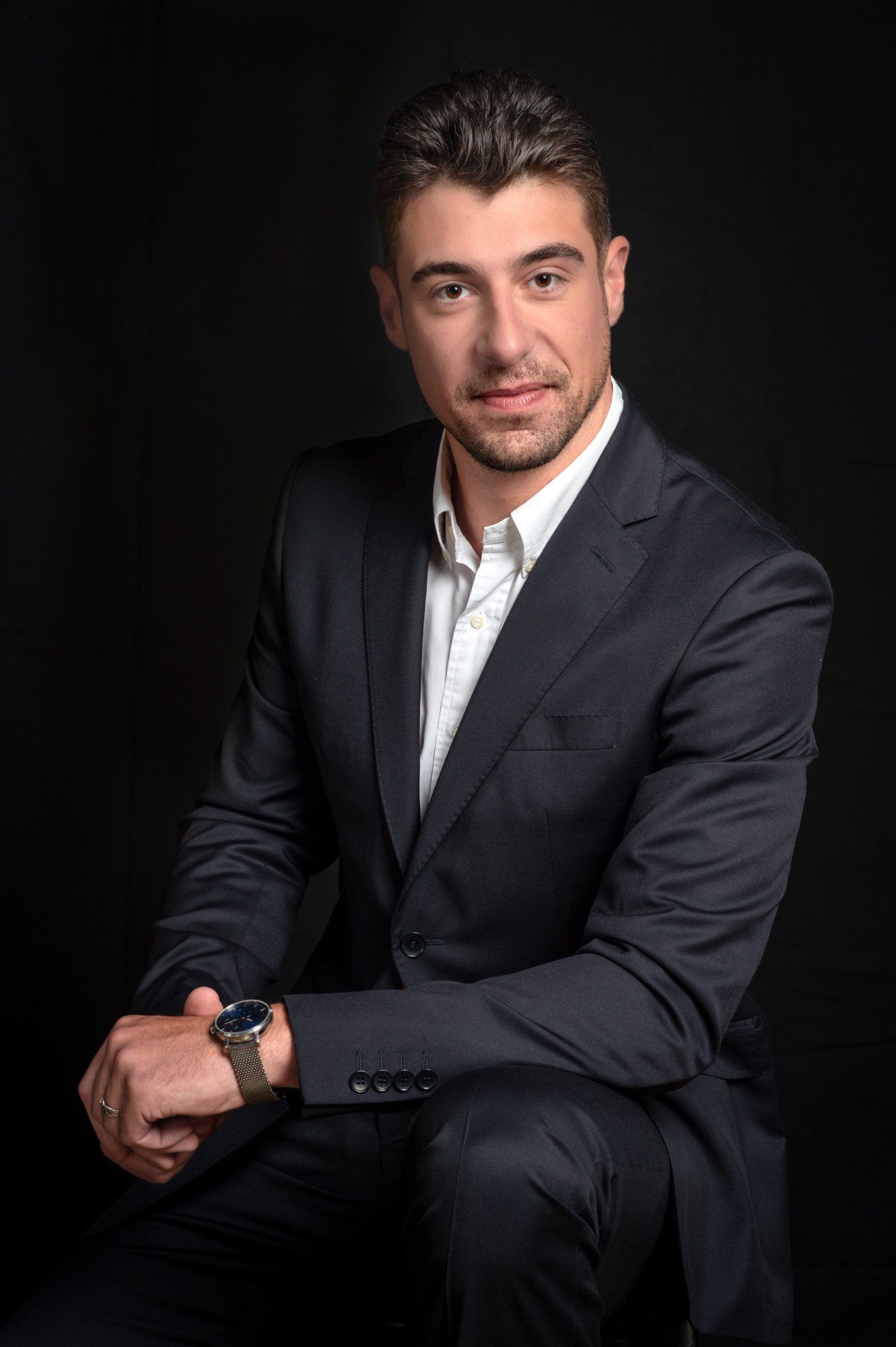 Léo — Founder of Voyagist, France luxury travel expert and wine tourism specialist with 10+ years curating bespoke France itineraries