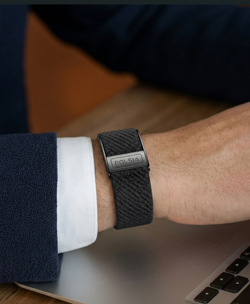 Polsia Band porté au bureau