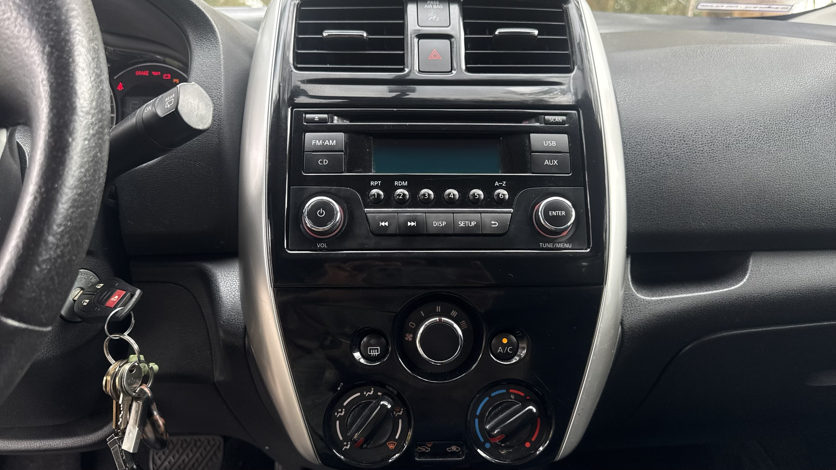 2015 Nissan Versa Note SV - Dashboard and stereo