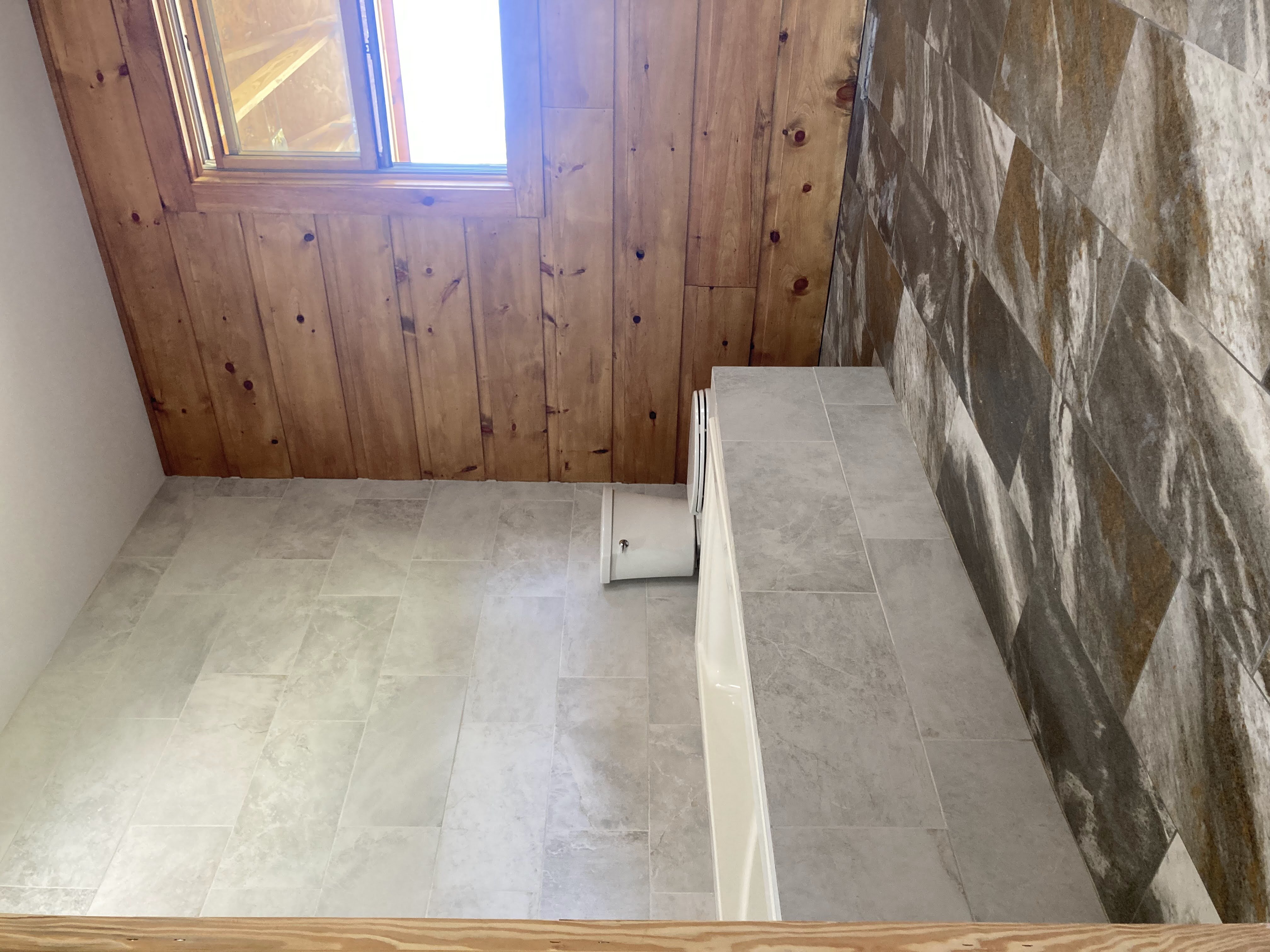 Lodge Bathroom 1