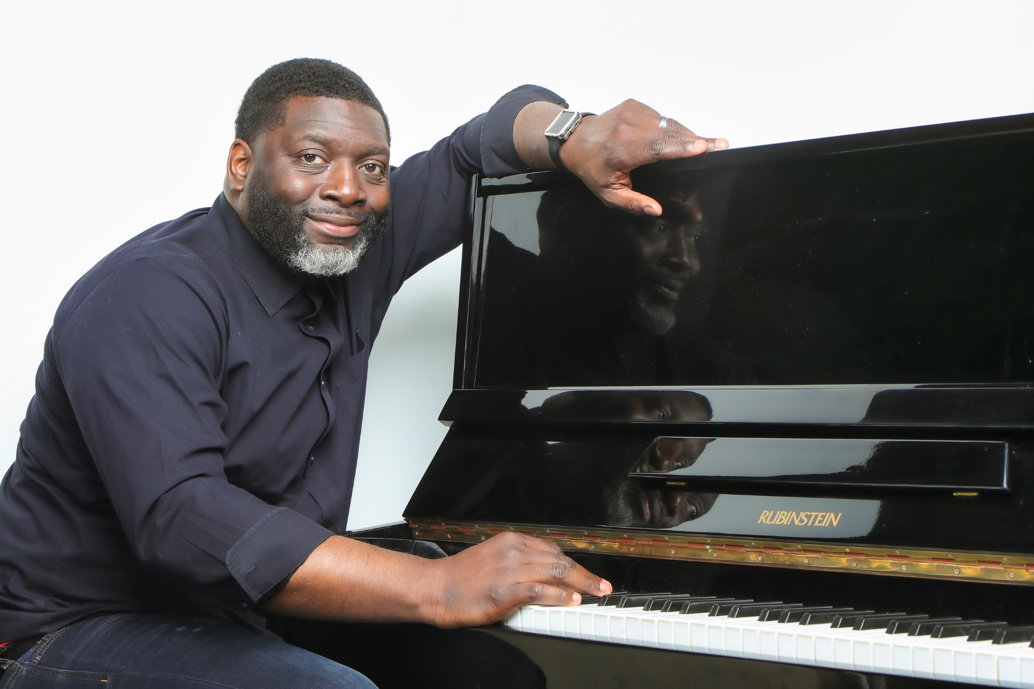 Jamar Jones performing