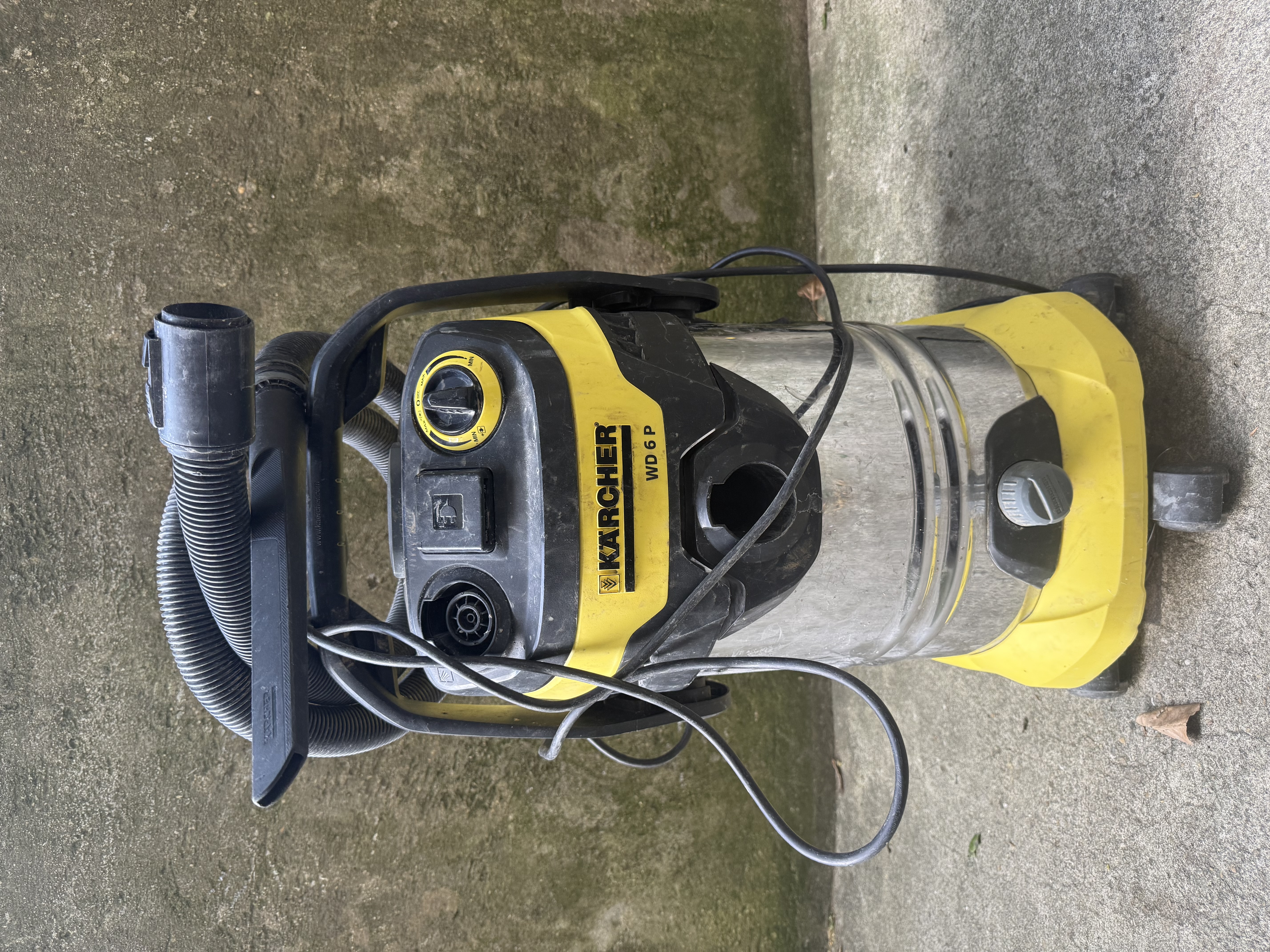 Aspirateur eau/poussière 