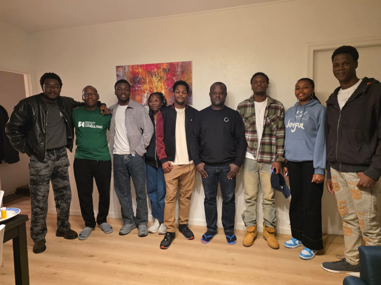 Étudiants ESIG réunis en France appartement