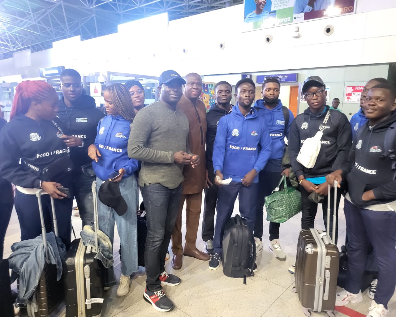 Étudiants ESIG départ pour la France aéroport Lomé