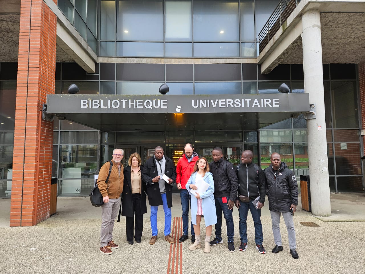 Groupe devant Bibliothèque Universitaire Le Havre
