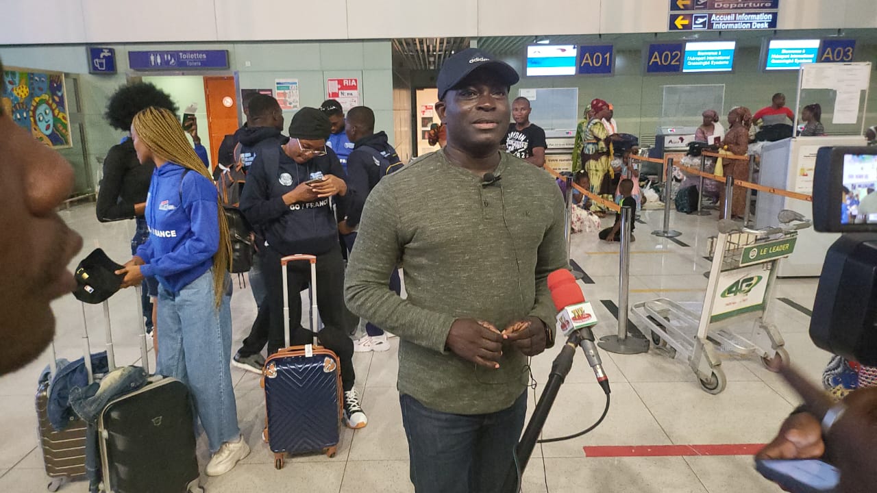 Directeur ESIG interviewé par télévision togolaise aéroport