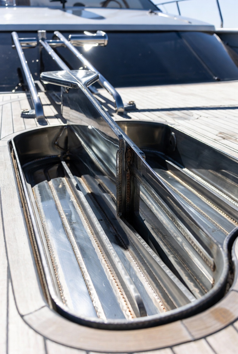 Flush-mount stainless steel deck fitting and hatch with custom railings