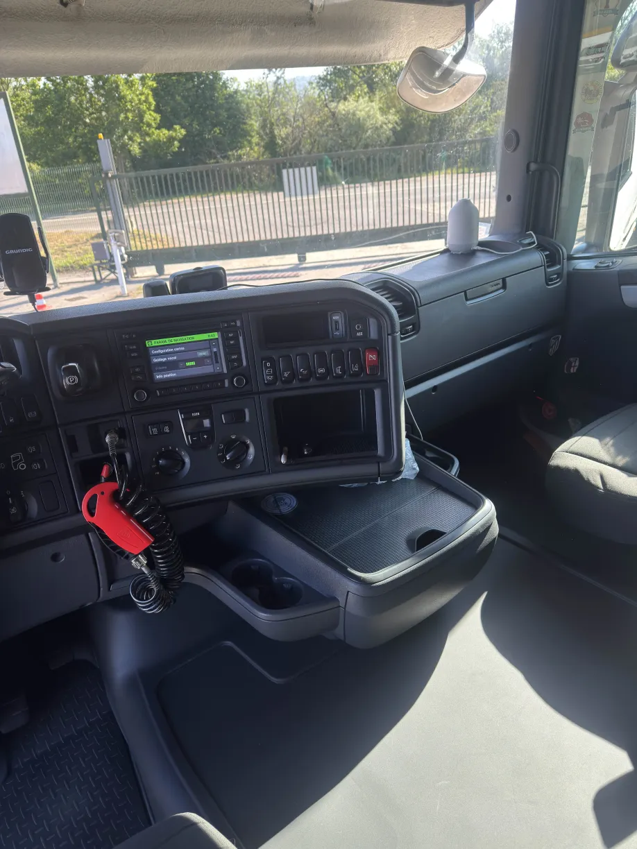 Cabine camion Verneuil-sur-Seine — résultat nettoyage intérieur
