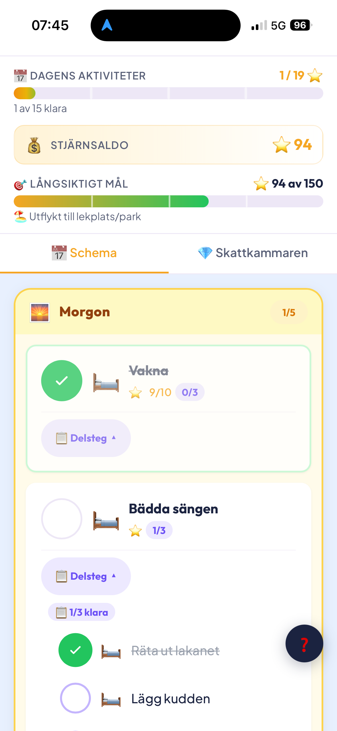 Barnvy med dagliga aktiviteter, expanderbara delsteg och stjärnprogress mot långsiktigt mål
