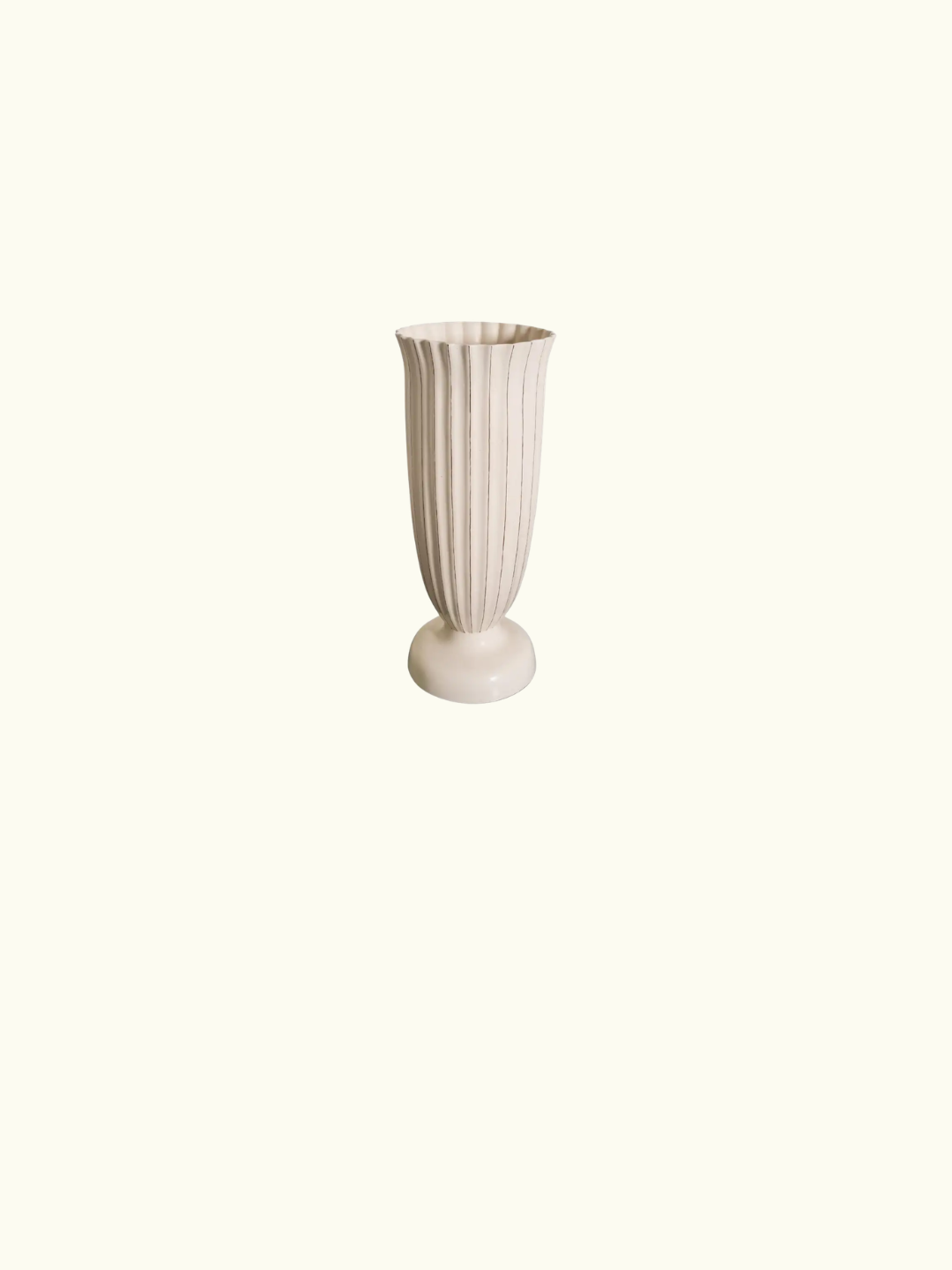 Vase gobelet cannelé — Robert Kuo