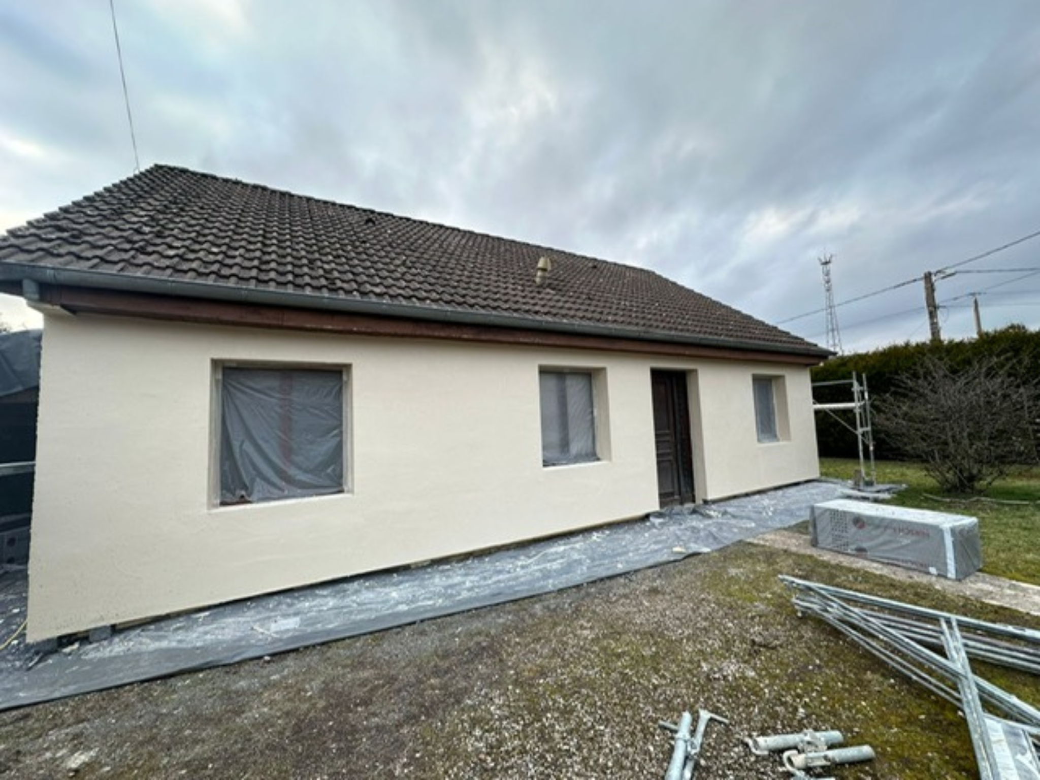 Façade après isolation thermique par l'extérieur - EnergySEO Normandie