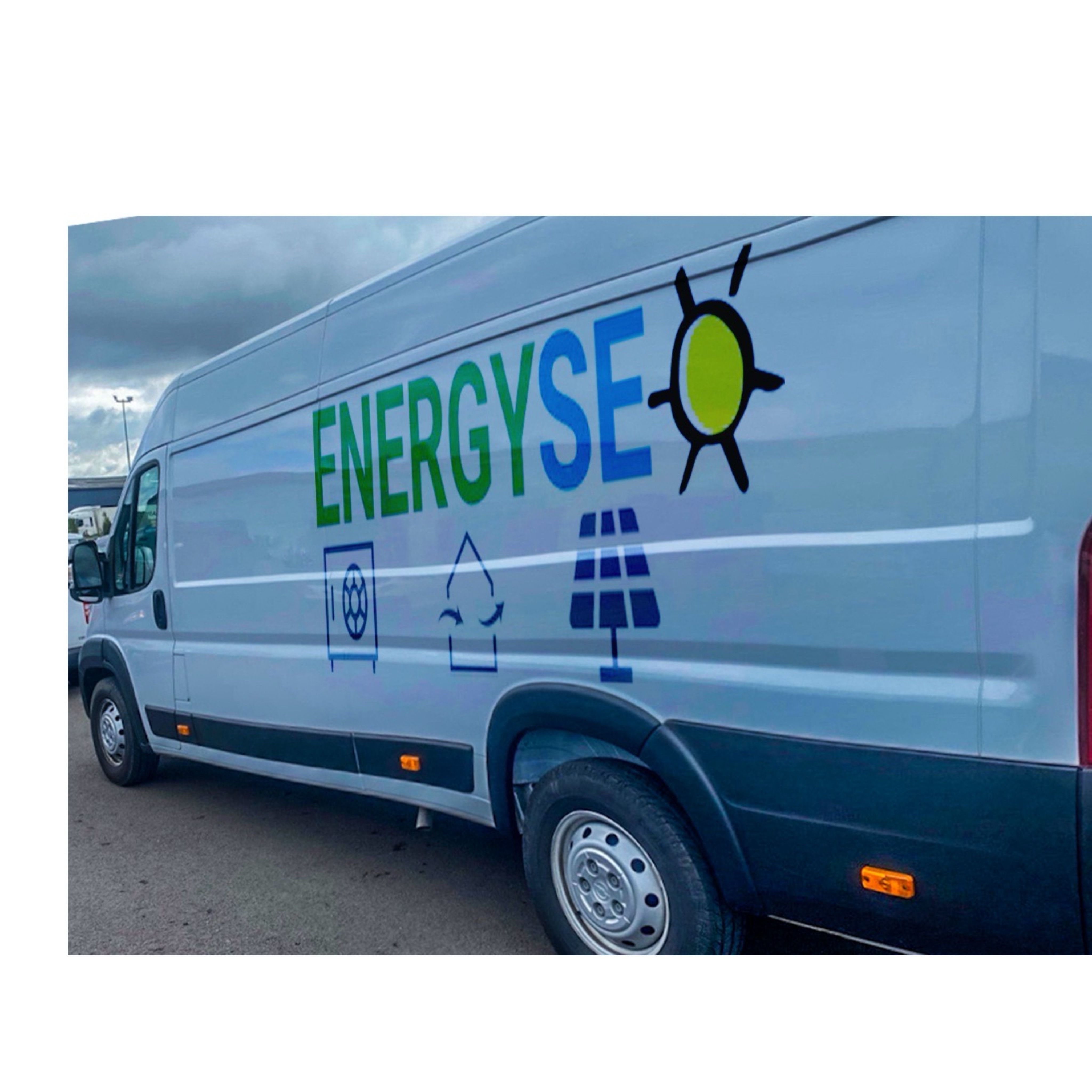 Véhicule EnergySEO — Installateur RGE panneaux solaires Normandie