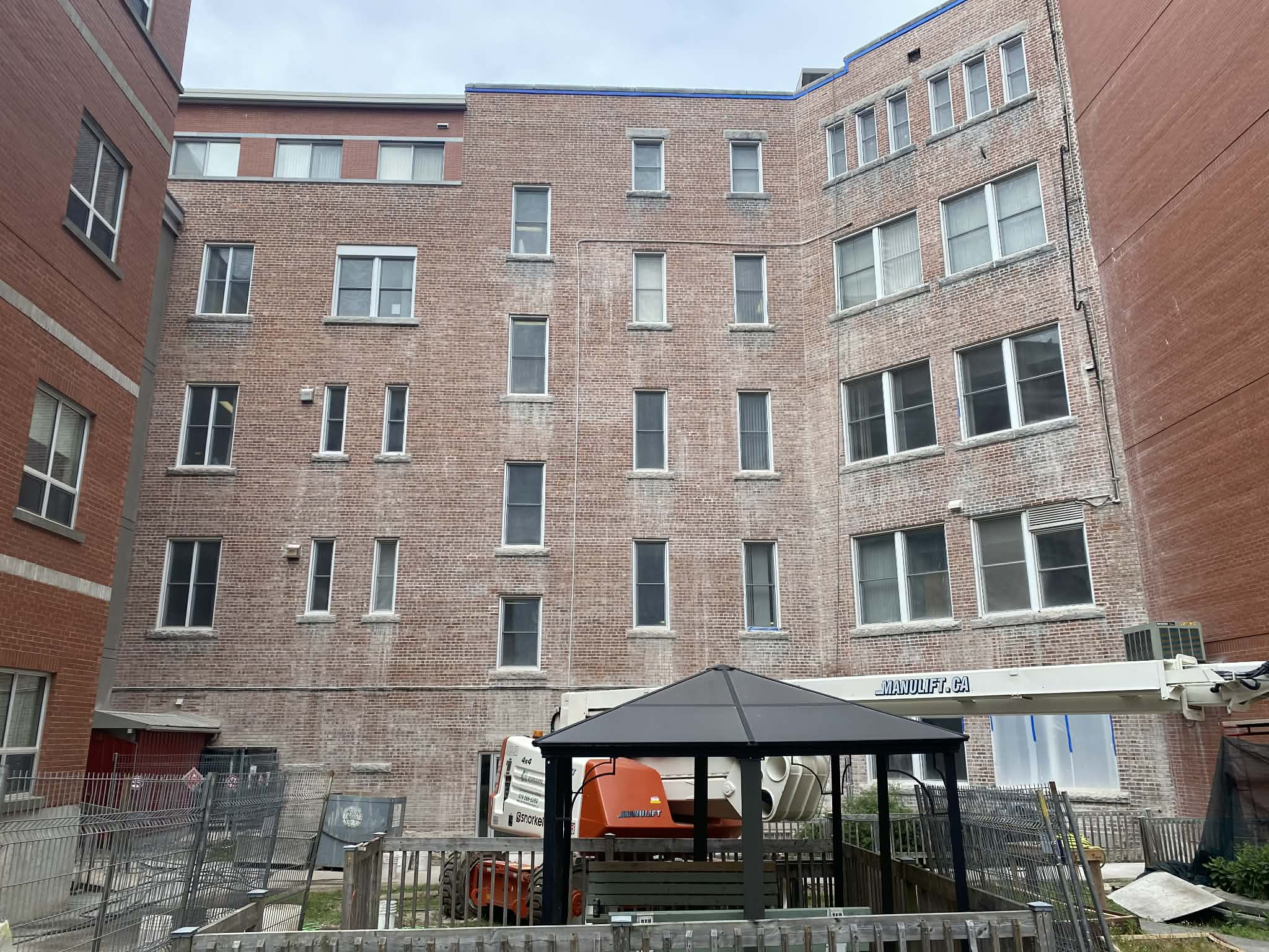 Before StoneKraft — efflorescence on commercial brick facade